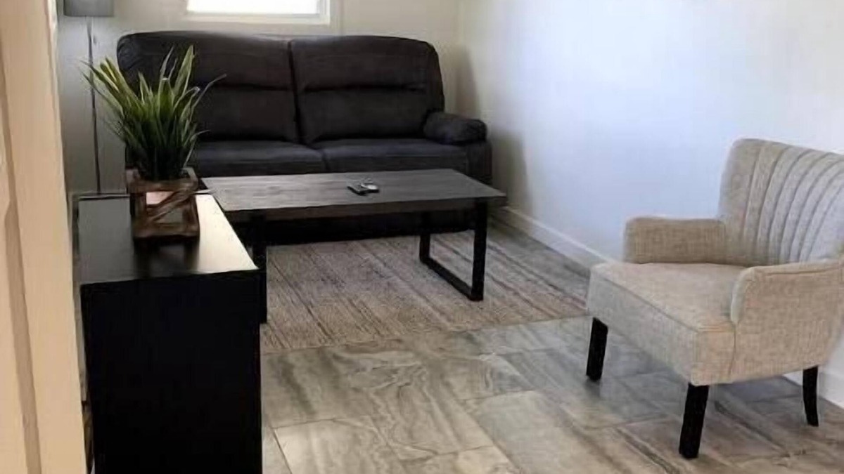 Hilo Apartment | Apt L-Downtown 2 bedroom apartment.
