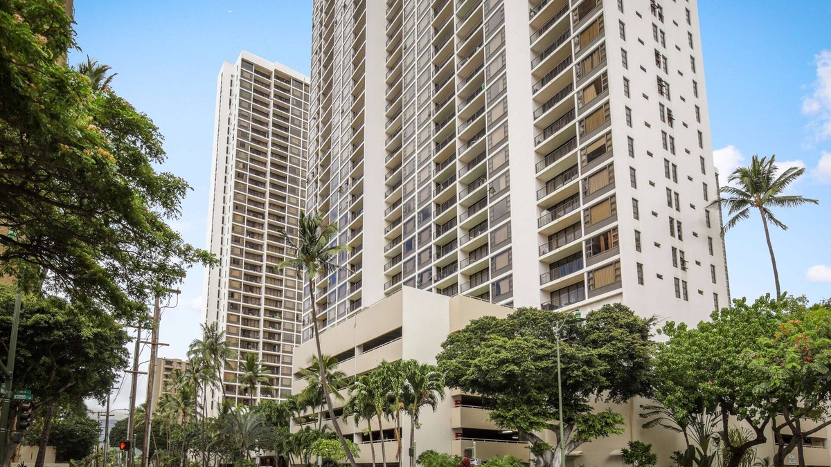 Waikiki Apartment | Aston at the Waikiki Banyan
