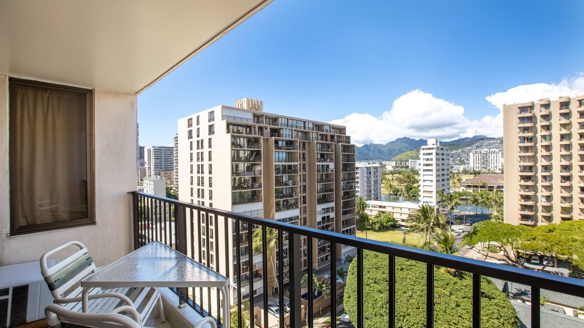 Waikiki Condo | Aston Waikiki Banyan 1BST1 | Pool & Hot Tub