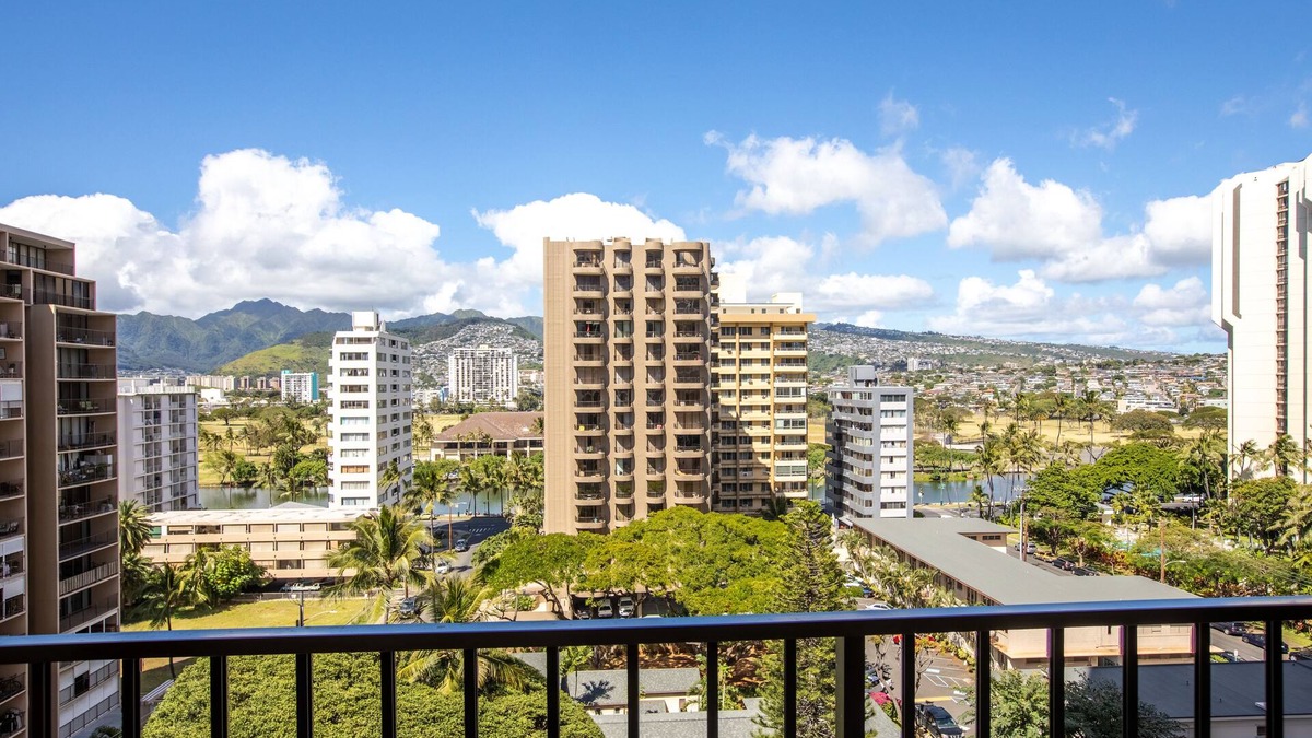 Waikiki Condo | Aston Waikiki Banyan 1BST3 | Pool & Hot Tub