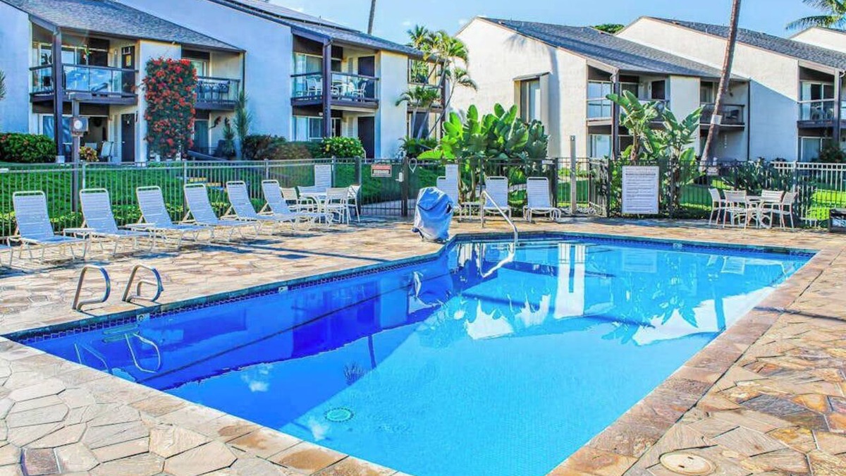Kihei Condo | August Sale! Kihei Condo with Pool, Grill & Private Laundry