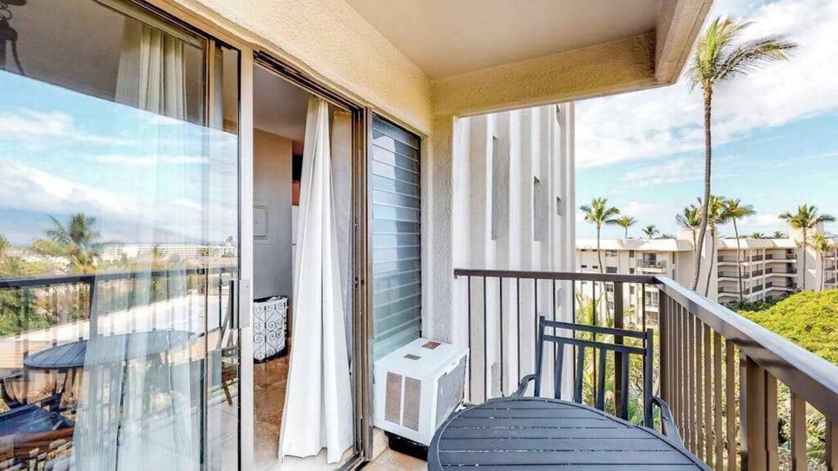 Kihei Condo | August Sale! Kihei Studio with AC, Pool & Private W/D - Great Location