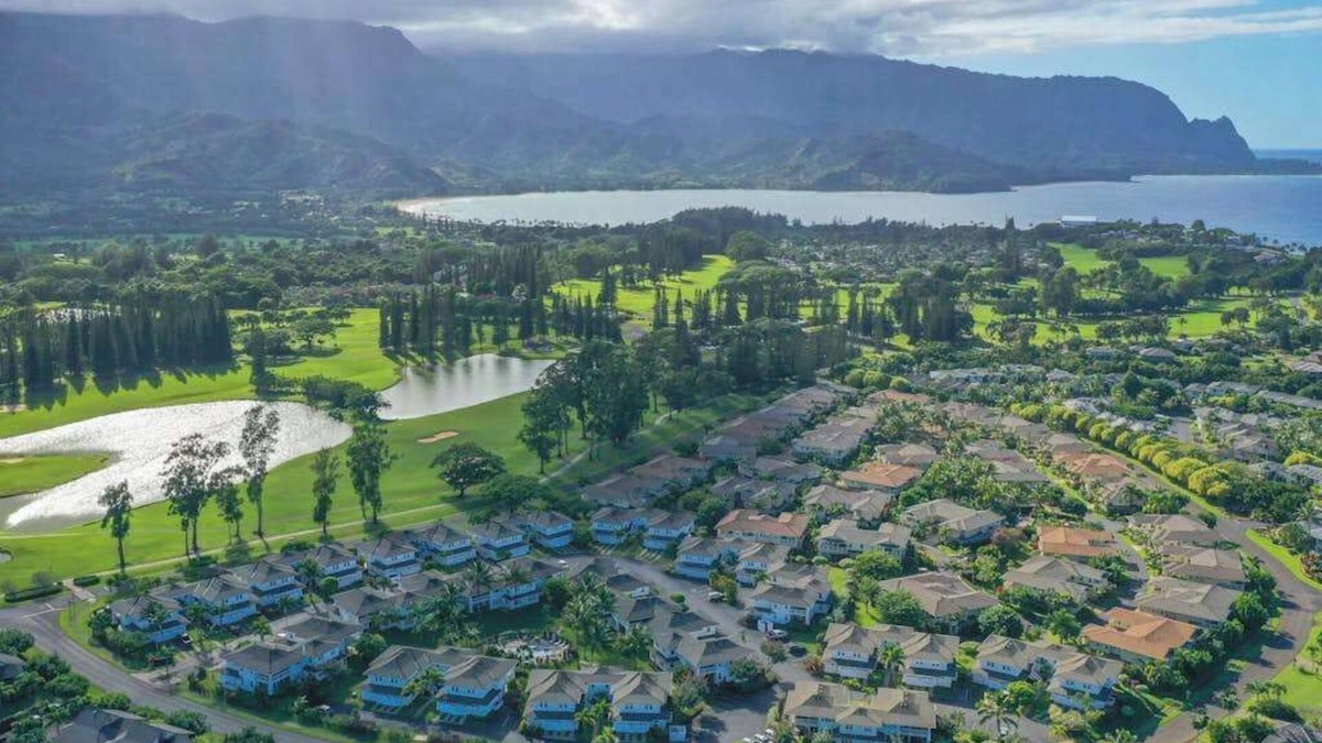 Princeville Condo | August Sale - Princeville Condo with Lanai, Pool, Hot Tub, Central AC & W/D