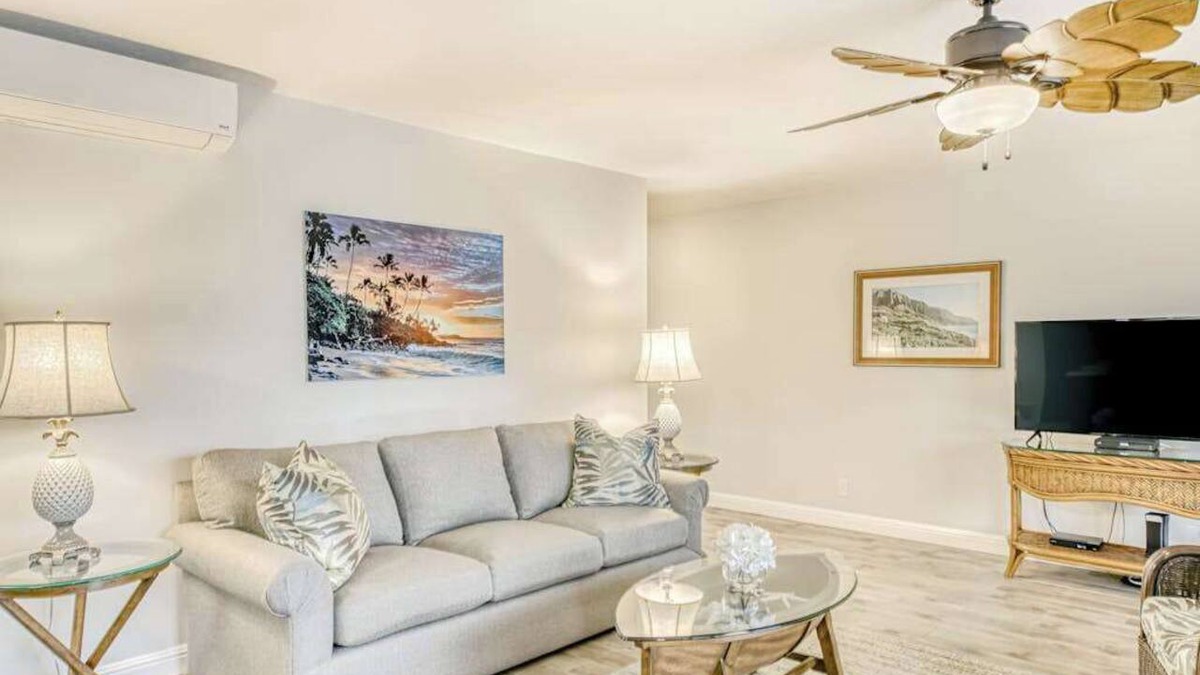 Hanamaulu Condo | August Sale - Renovated Oceanfront Lihue Condo with AC, Lanai & Pool