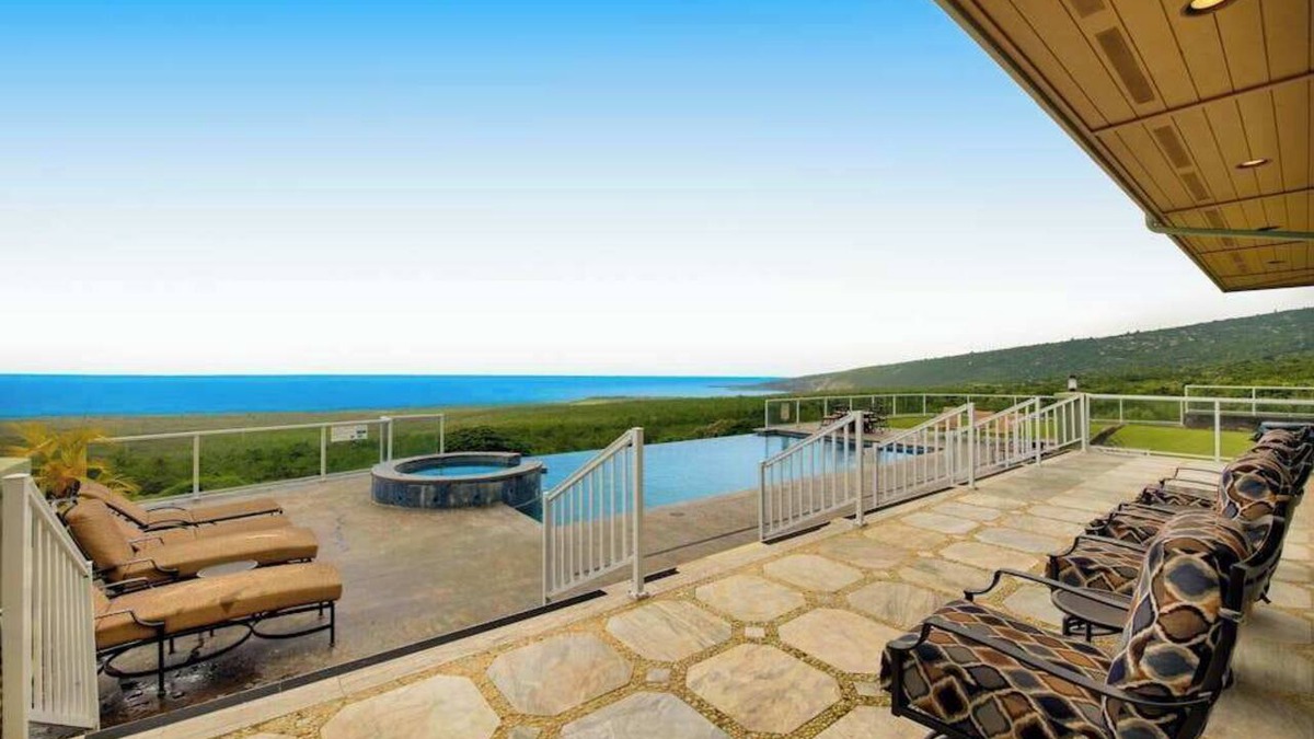 Honaunau-Napoopoo House | August Special! Gather Everyone at a Captain Cook Infinity Pool