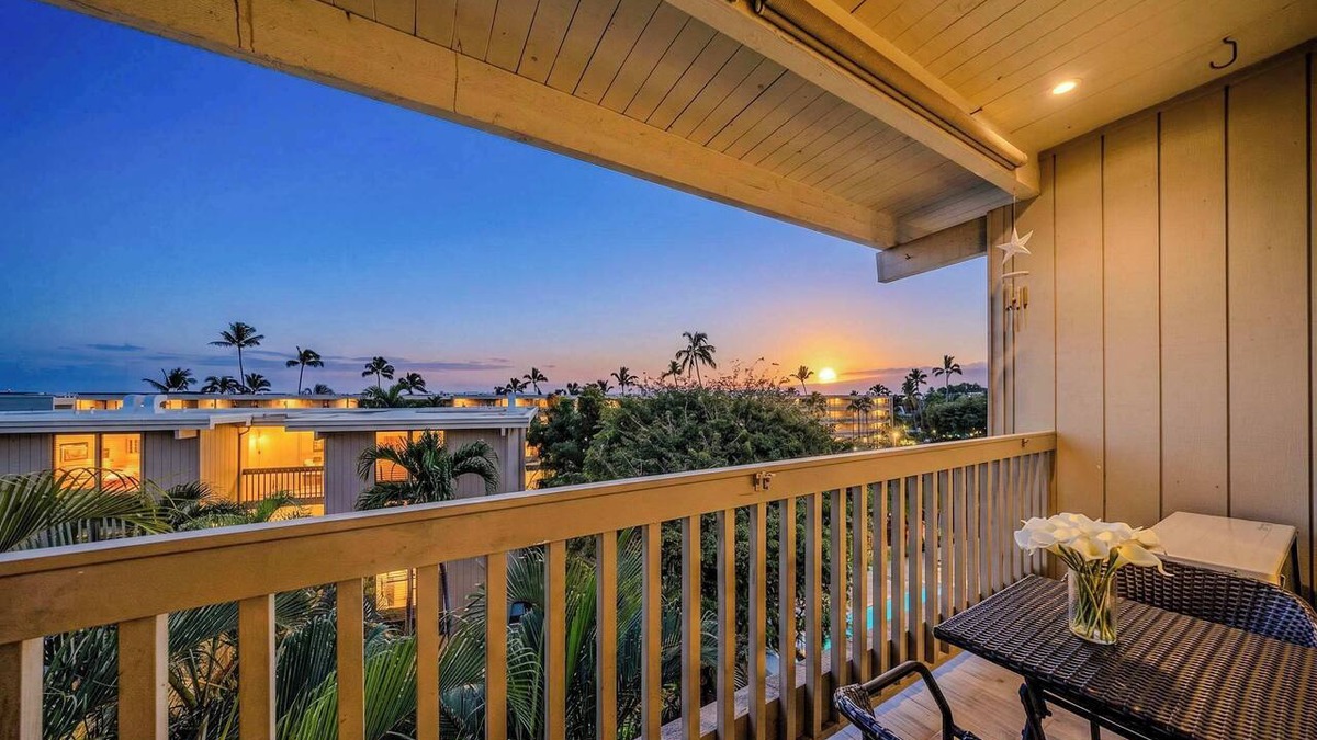 Kailua-Kona Condo | August Special! Offshore Oasis - Beautiful Oceanfront Kona Condo