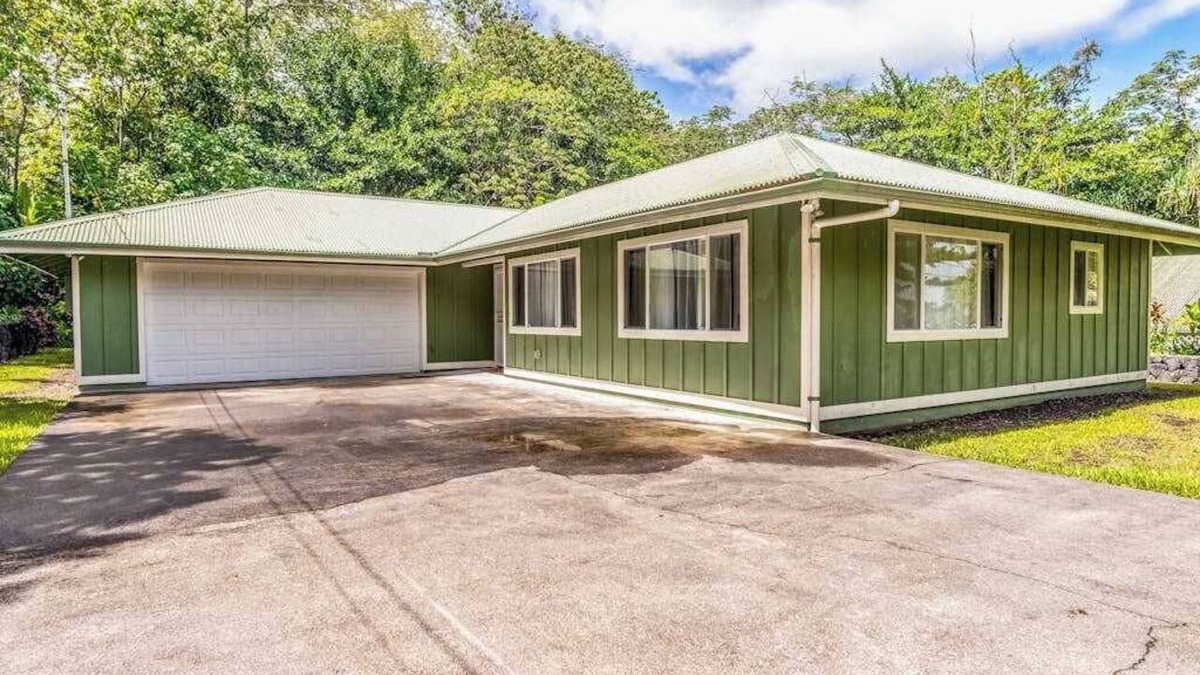 Kapoho House | August Special! Settle In for a Restful Pahoa Stay with Room to Breathe