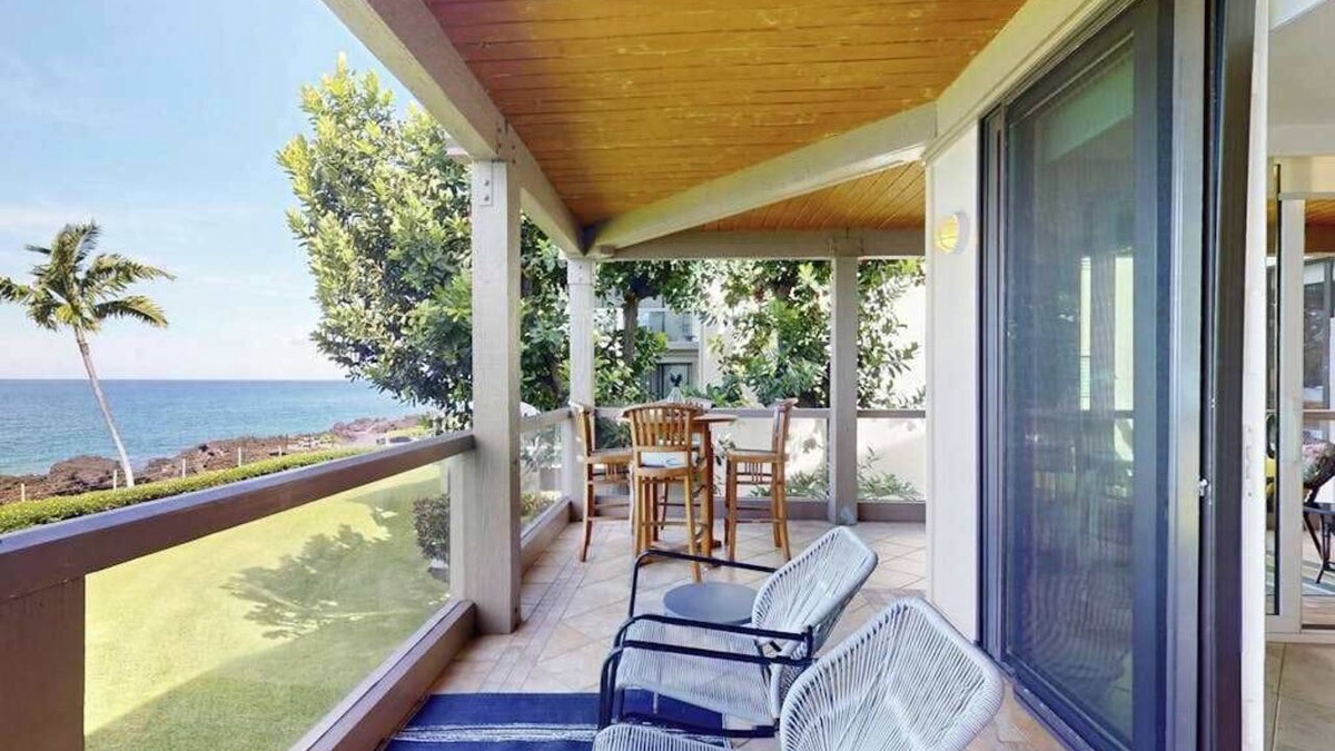 Kahaluu Bay Condo | August Special! Updated Kona Home with Pool, Deck, WiFi, Washer/Dryer & Grill