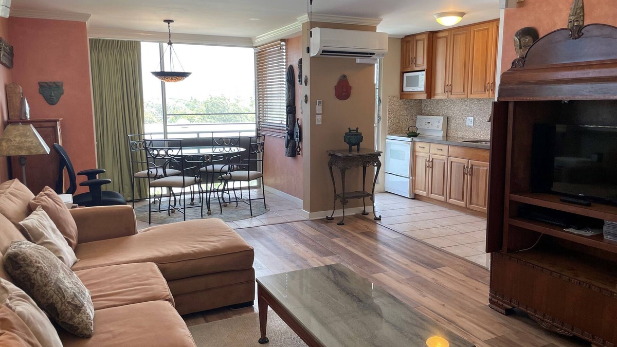 Diamond Head - Kapahulu - St. Louis Apartment | Available Oct 1st Near Beach, Great Views, Pool, Splitpac AC, Parking, Fast Wifi