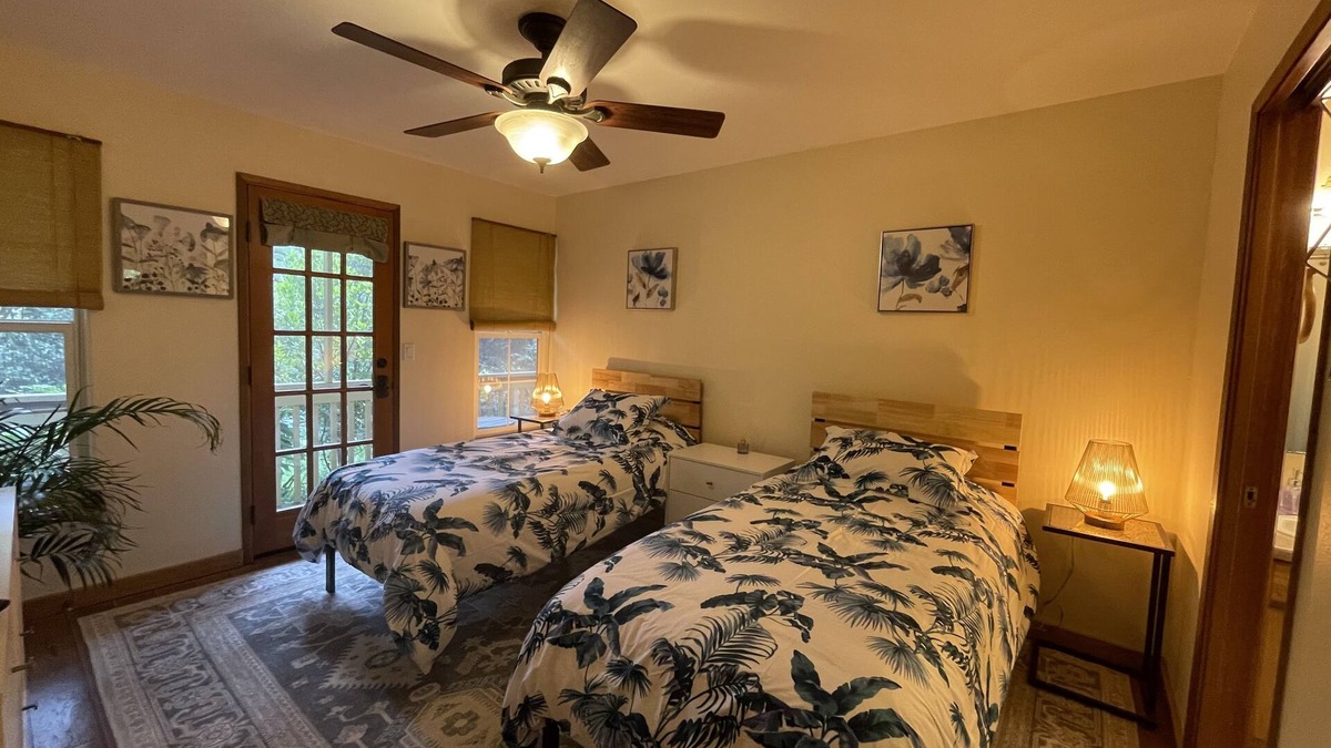 Volcano Bed & Breakfast | B&B: Kipuka Twin Suite 5 mins from Volcanoes National Park