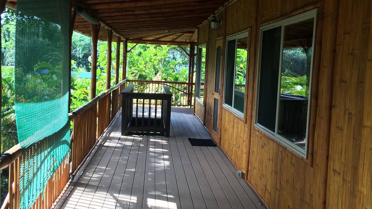Hilo House | Bamboo Getaway Hilo Hawaii. Gorgeous island style Bamboo House, Steps to ocean