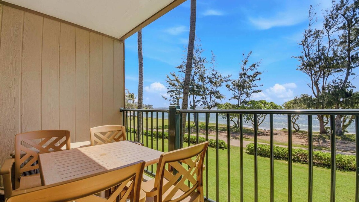 Kapaa Condo | Barefoot Beach Escape Pono Kai Resort D207