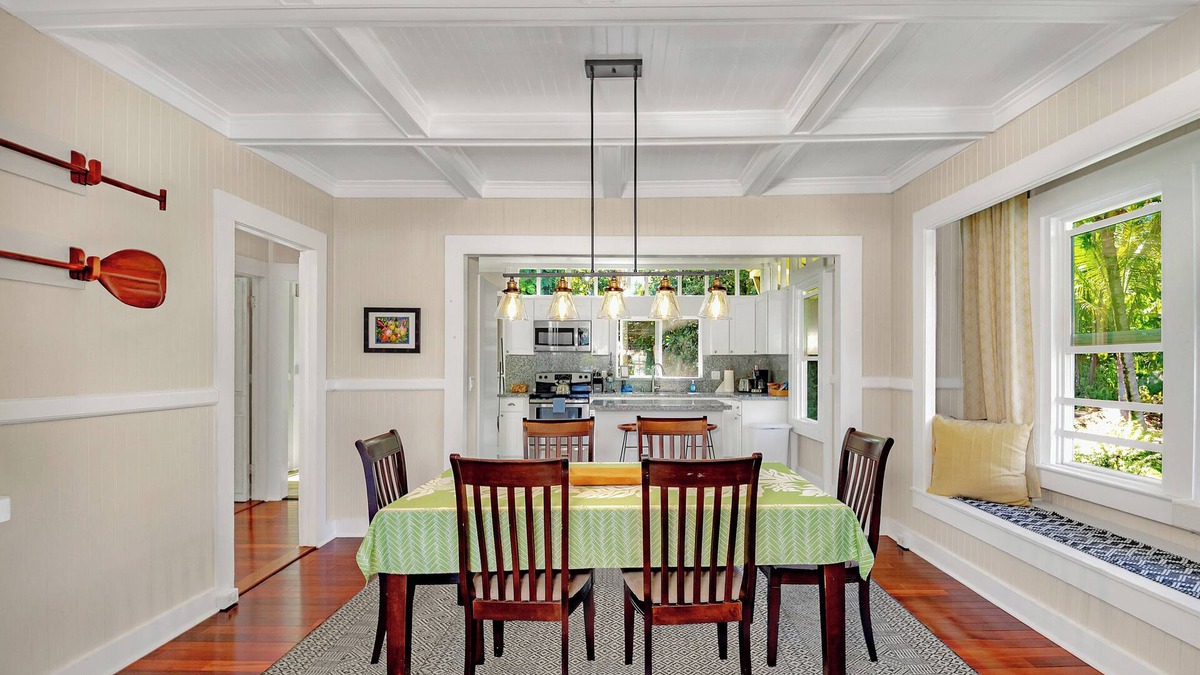 Hilo House | Barefoot Beach House at Richardson's Beach