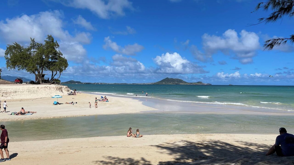 Kailua House | BAREFOOT BEACH 'OHANA, 2-BR HOME & OFF., CLEAN/NEW FURN., NEAR BEACH-2 MIN. WALK
