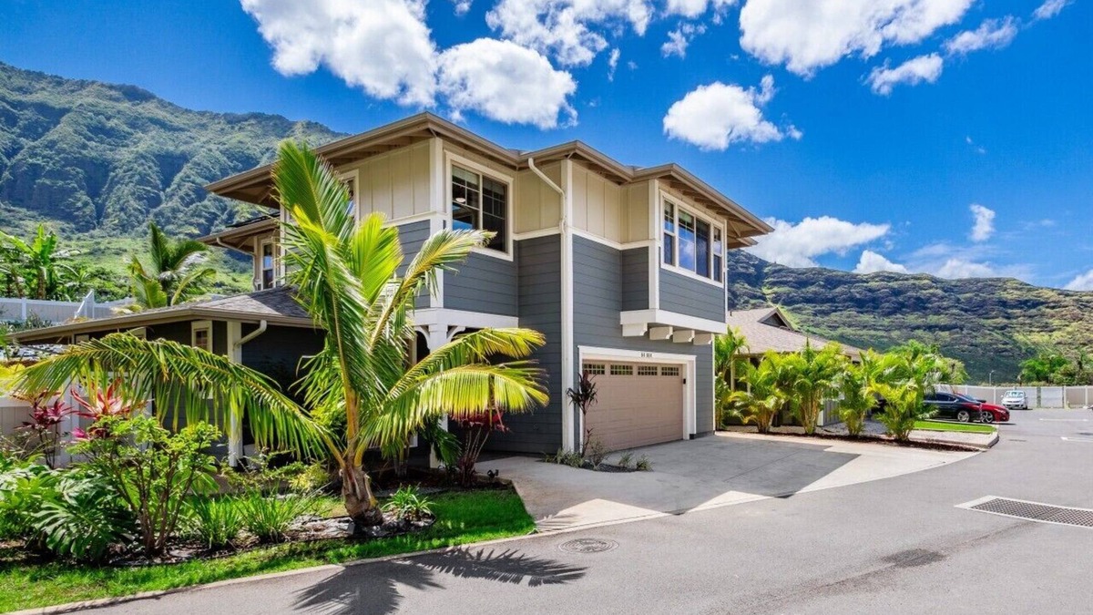Makaha Valley House | Beach 6 Min|BBQ|Community Pool+Gym|Peaceful+Gated