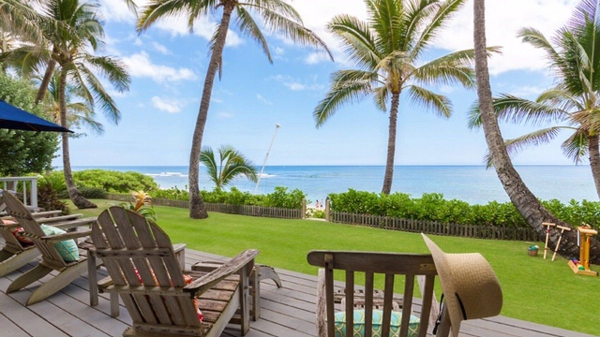 Waialee House | Beach-front Estate - North Shore, private setting, close to Haleiwa & surf spots