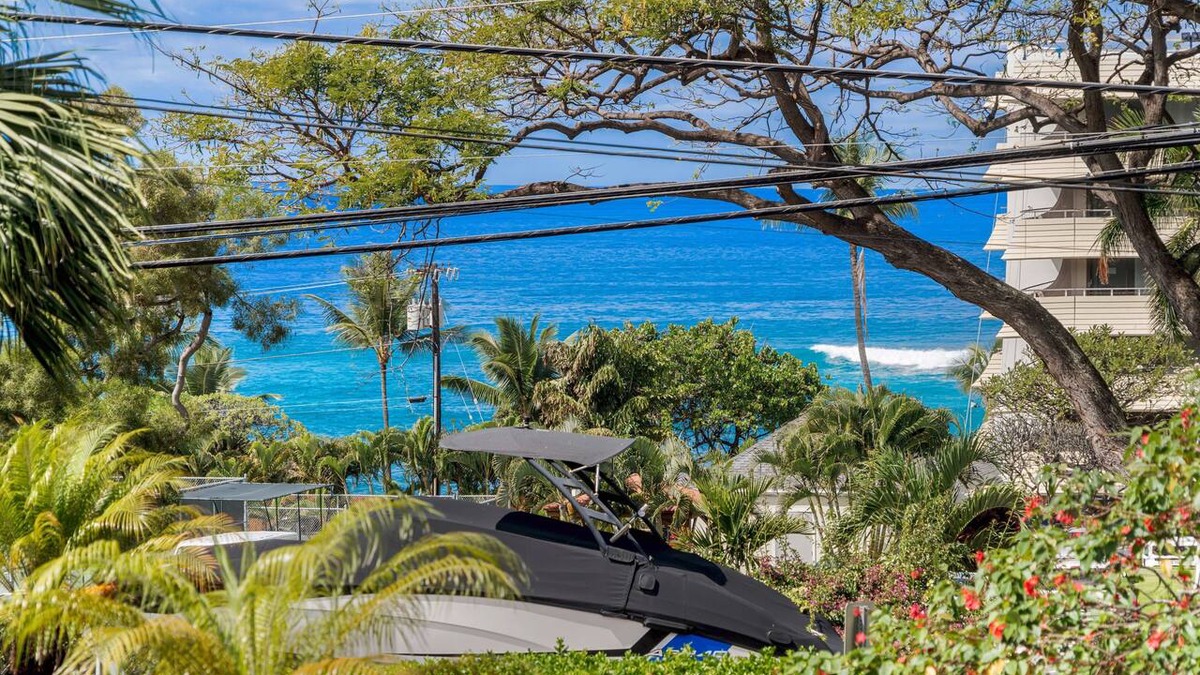 Historic Kailua Village House | Beach Haven at Malia Kai – Prime Location near downtown, Incredible Views & Pool