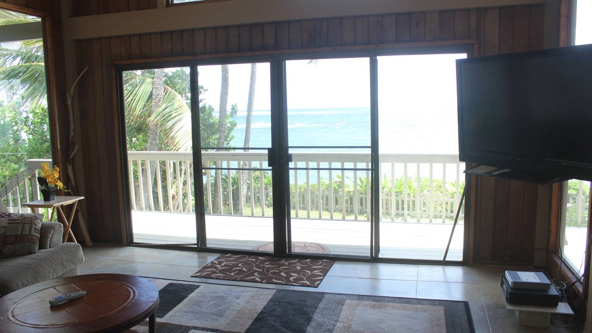 Mokuleia House | Beachfront Beauty $5900 PER MONTH
