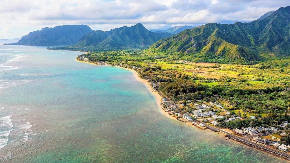 North Shore Cottage | Beachfront Bliss - Steps to the sand!