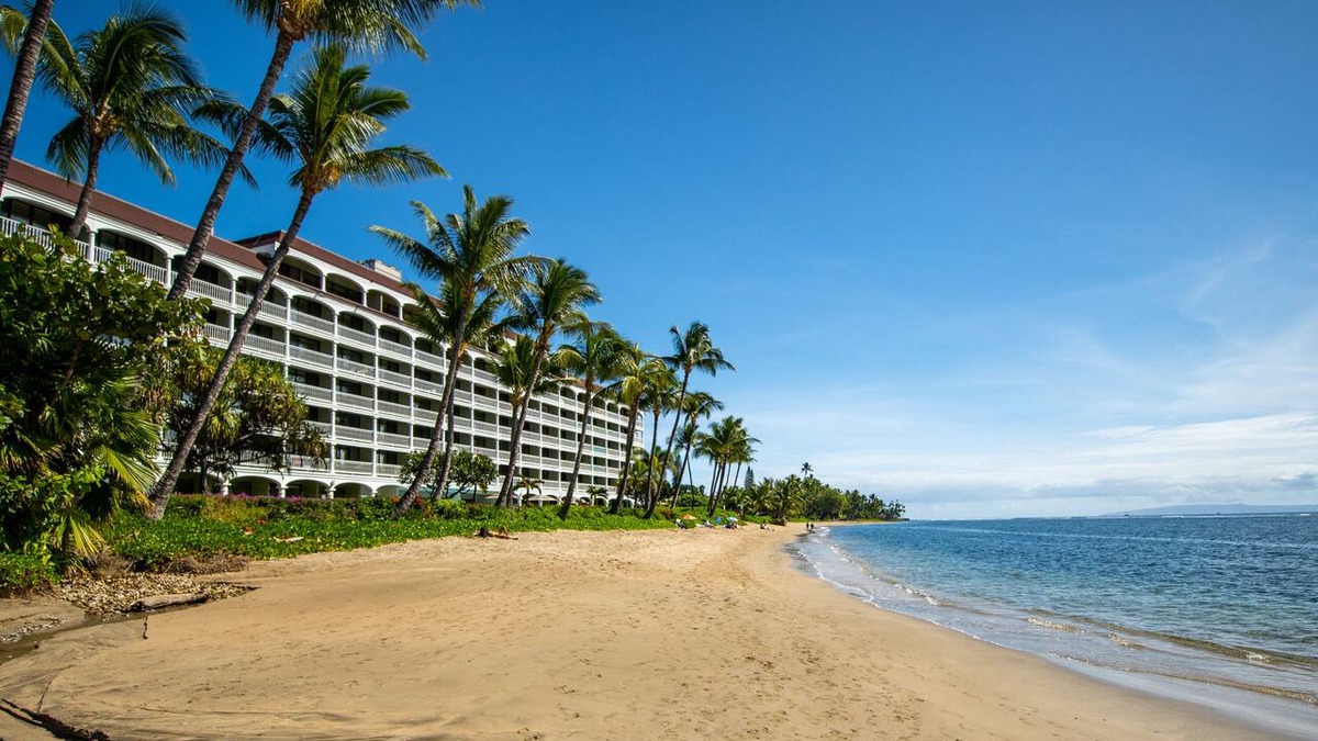 Historic Lahaina Front Street Condo | Beachfront Bliss - True 1 bedroom/2 bath/sleeps 4 Steps to Water