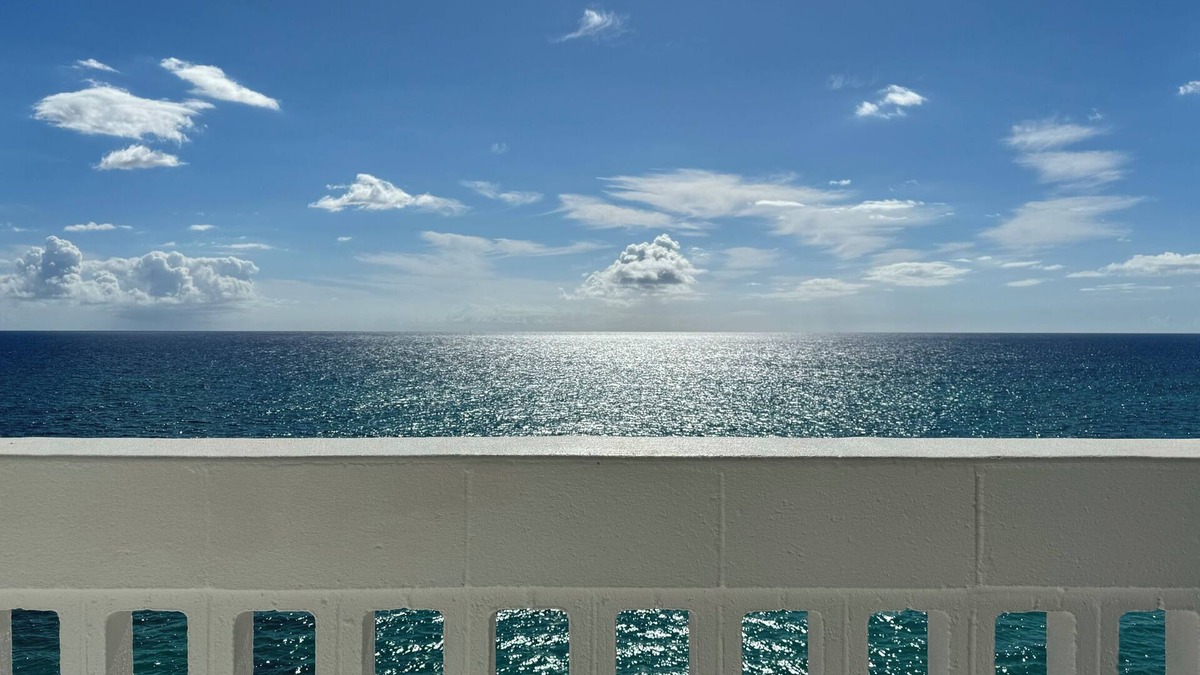 Makaha Condo | Beachfront condo in Waianae, breathtaking view, newly renovated, Mākaha Shore