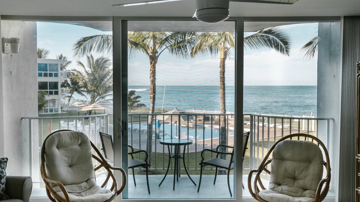 Maili Condo | Beachfront Condo