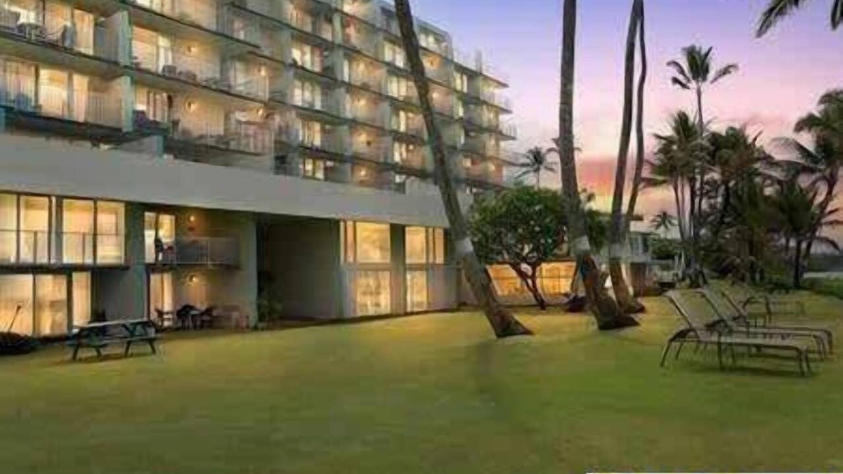 Punaluu Condo | Beachfront Condo with Pool and Beach Access