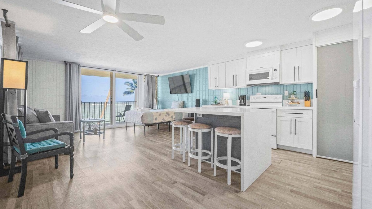 Punaluu Condo | Beachfront Condo with Private Lanai & Views
