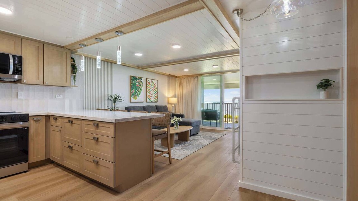 Punaluu Condo | Beachfront Condo with Stunning View