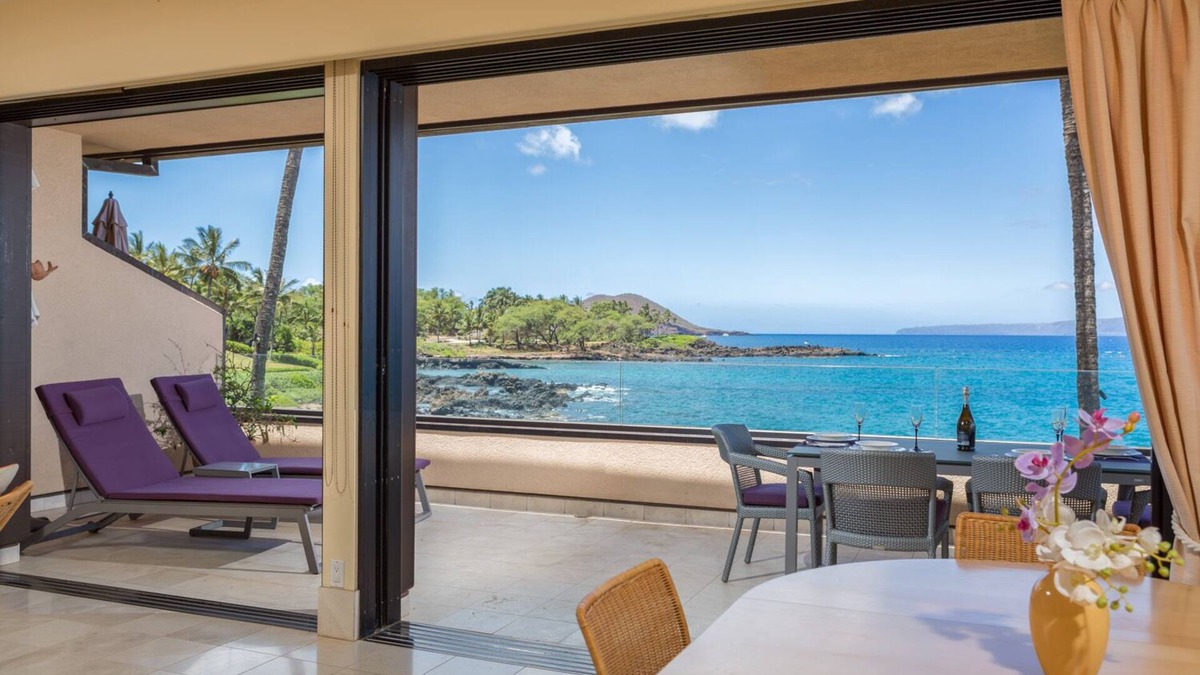 Wailea Condo | Beachfront /Corner /Renovated/2nd floor condo unit: F-204