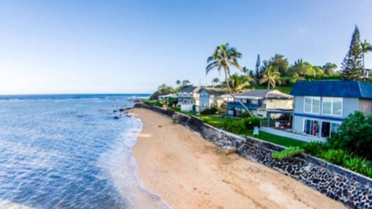 Anahola House | Beachfront Cottage Rental with Snorkeling near Anahola, Hawaii