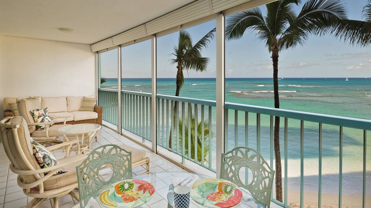 Diamond Head - Kapahulu - St. Louis Condo | BEACHFRONT COZY 1BR/1BA/1PKG IN WAIKIKI