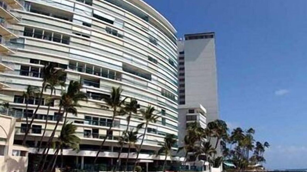 Diamond Head - Kapahulu - St. Louis Condo | BEACHFRONT COZY 1BR/1BA/1PKG IN WAIKIKI