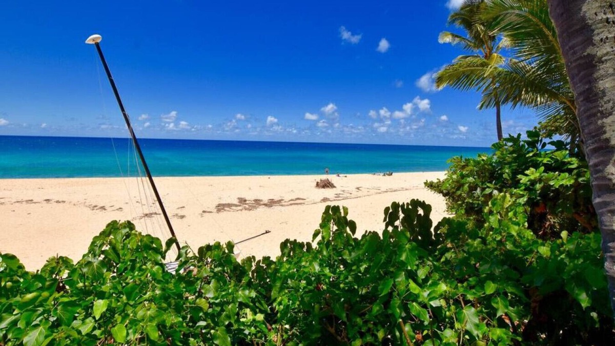Pupukea House | Beachfront House at Pipeline sleep 6