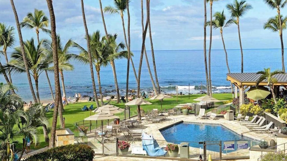Kihei Condo | Beachfront Kihei Condo with Private W/D & WiFi - Waves Await