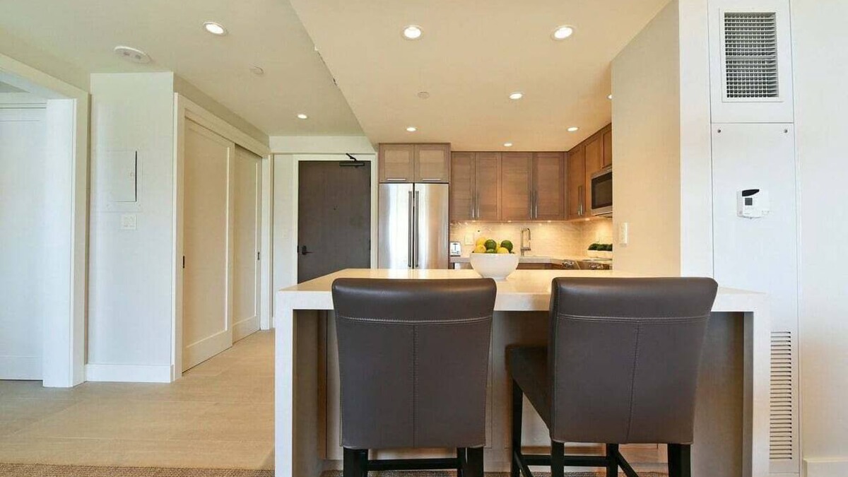 Kaanapali Condo | BeachFront Luxury 1BR Excellent Views Pool-Whaler 859
