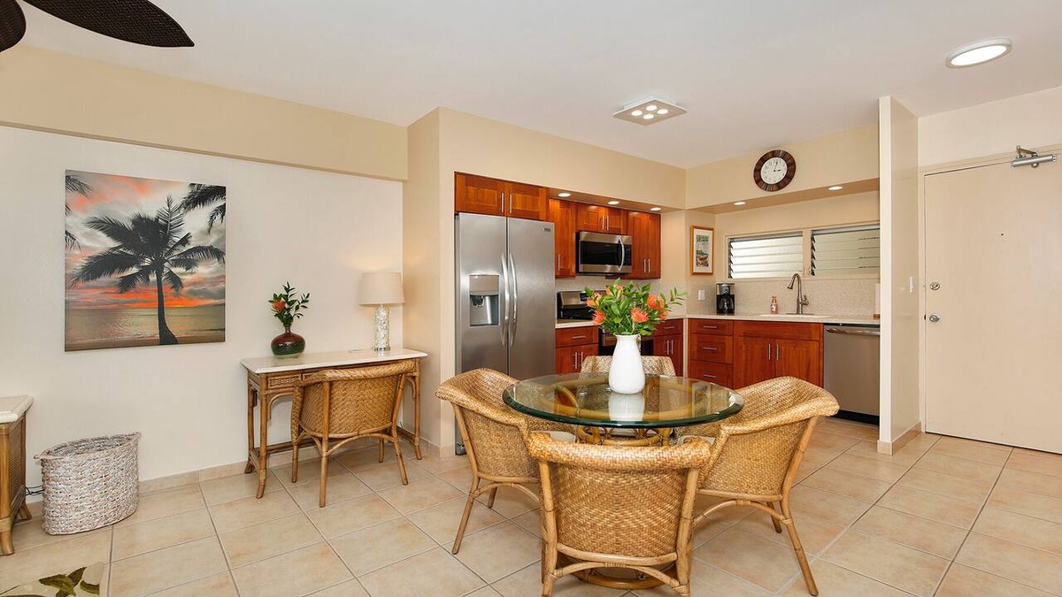 Waikiki Condo | Beachfront, Peek-a-Boo Ocean Views, Washer/Dryer, A/C, Wi-Fi!