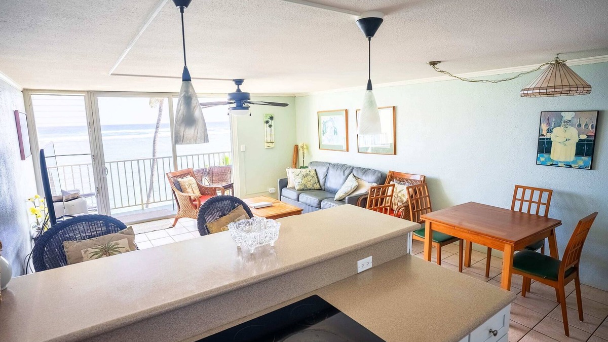 Punaluu Condo | Beachfront PENTHOUSE w/Views & A/C!