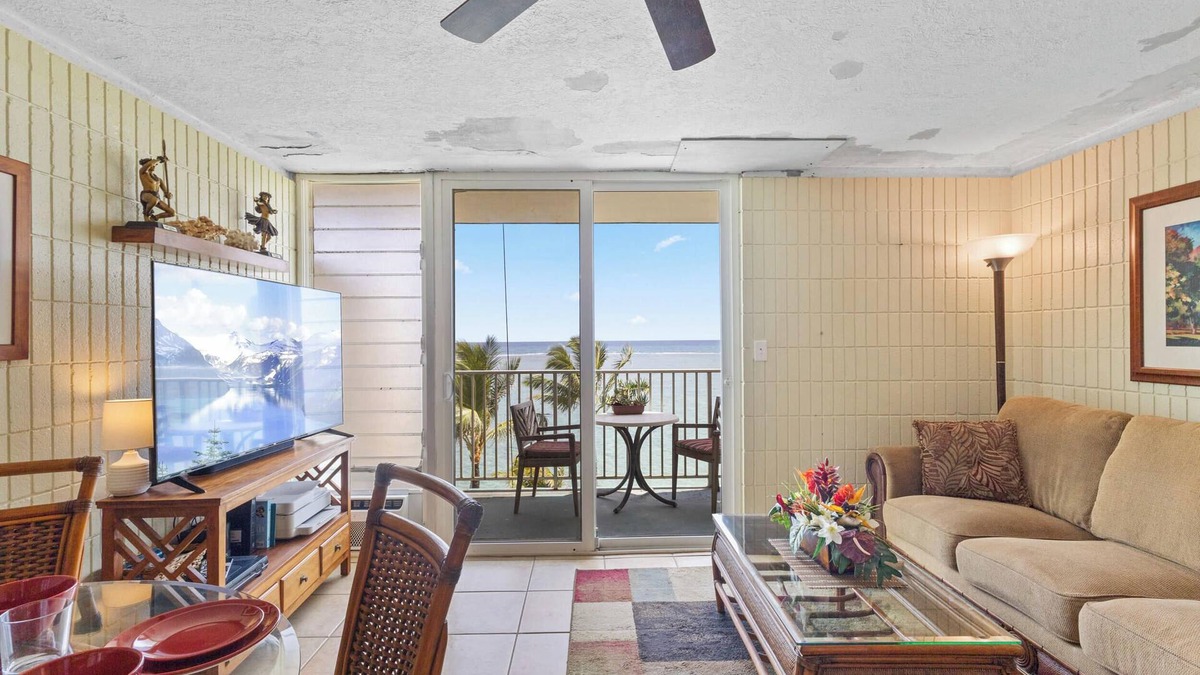 Punaluu Condo | Beachfront Studio w Amazing Views
