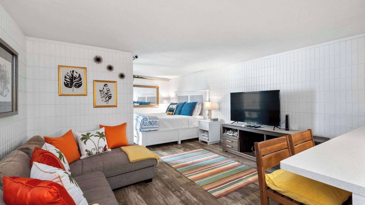 Punaluu Apartment | Beachfront Studio with Partial Ocean View