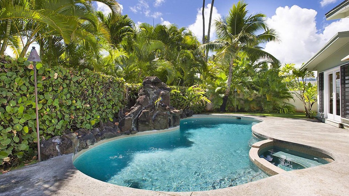 Kailua House | Beachside Kailua AC 3 mins to beach-DATES AVAIL! Min Stay 7 Nights-CONTACT HOST