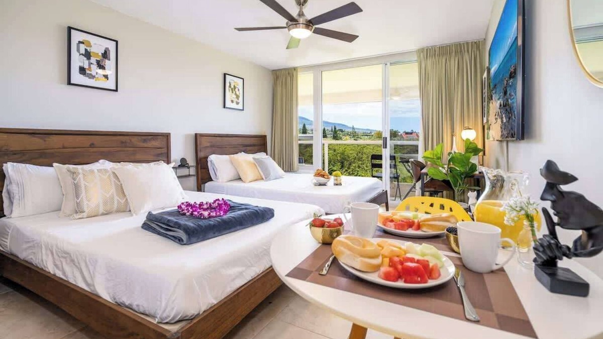 Kihei Condo | Beachside Retreat | Walk to Shops & Dining