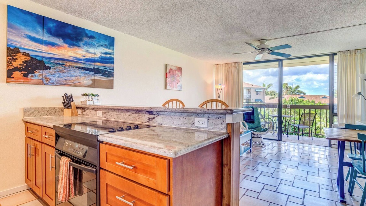 Kihei Condo | Beachy Bright Maui Vista 1 BR 1BA condo overlooking pool