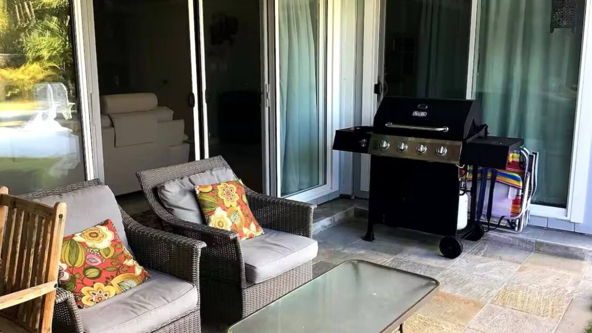 Kailua House | Beautiful 1-bedroom house in charming Kailua with AC, WiFi and private pool