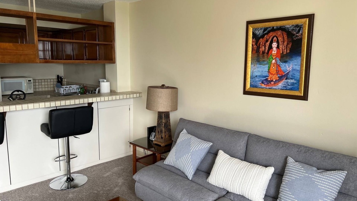Hilo Condo | Beautiful Condo in the Heart of Hilo - Pool - A/C #718