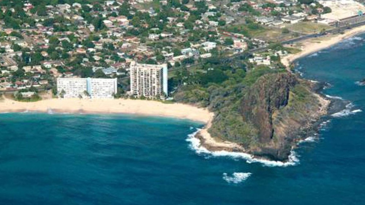 Makaha Condo | Beautiful condo with amazing view, huge wrap around balcony and designer decor!