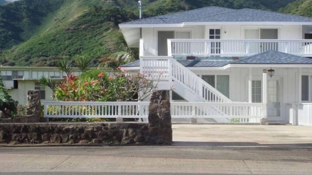 Hauula House | BEAUTIFUL HOUSE WITH 7/AC,BED ROOMS AND OCEAN VIEW