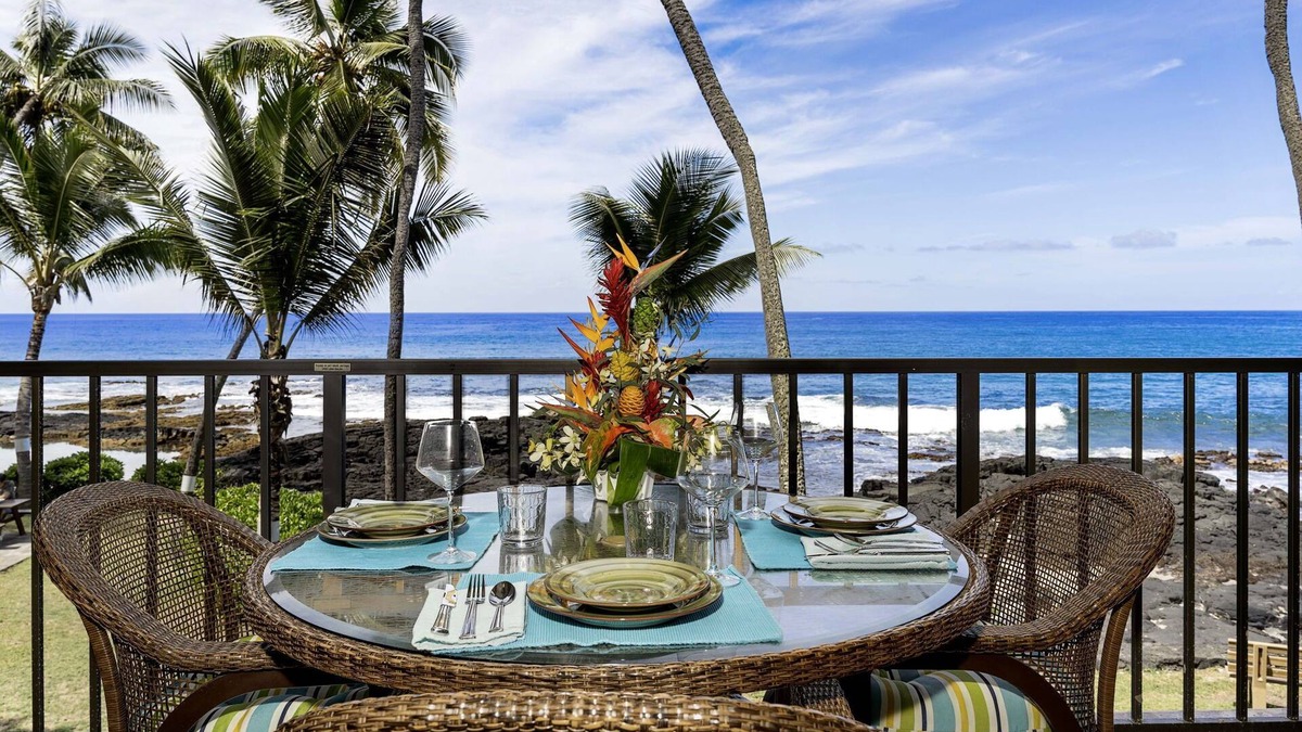 Kailua-Kona Condo | Beautiful Oceanfront Two Bedroom Condo with A/C!