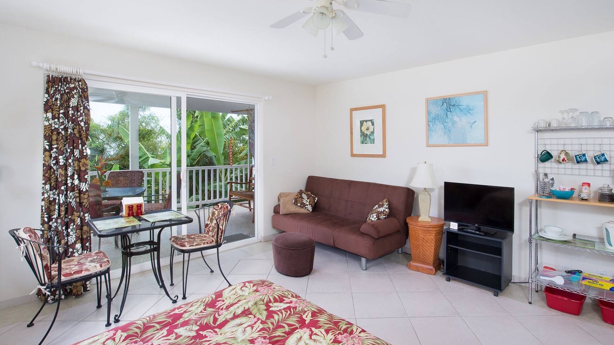 Kalaoa Apartment | Beautiful, Spacious, Garden View Studio with Kitchenette. Wir Sprechen Deutsch.