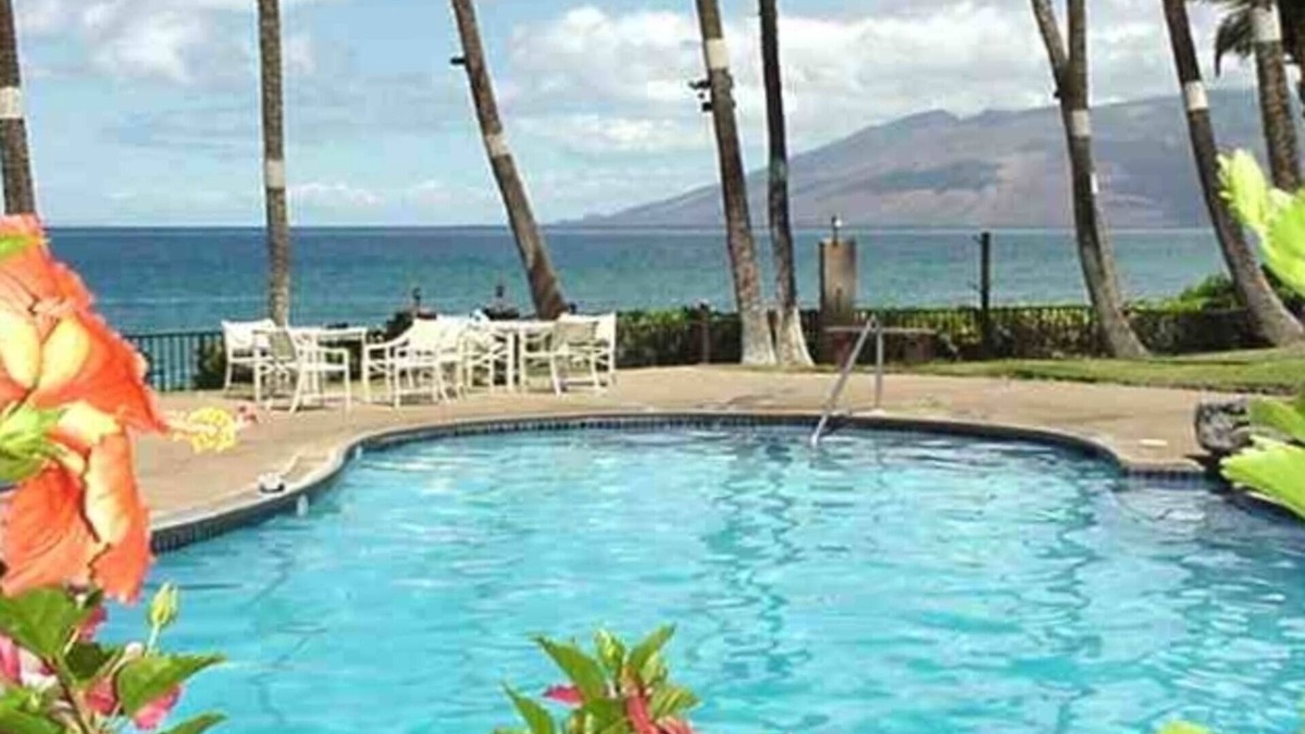 Wailea Apartment | Beautifully Studio Condo just steps to the Beach. Stunning Ocean Front Pool.